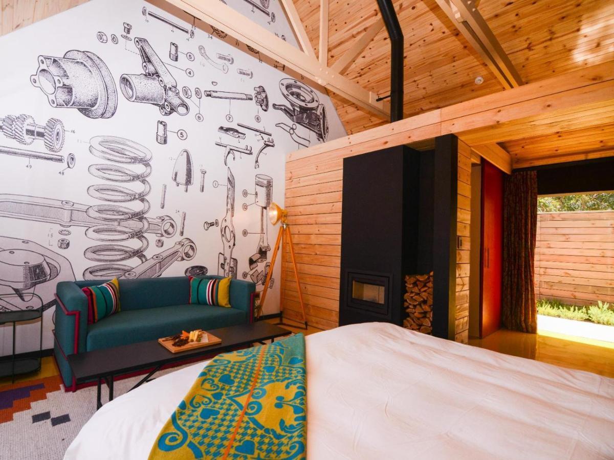 Pitstop Lodge กอร์ดอนส์เบย์ ภายนอก รูปภาพ