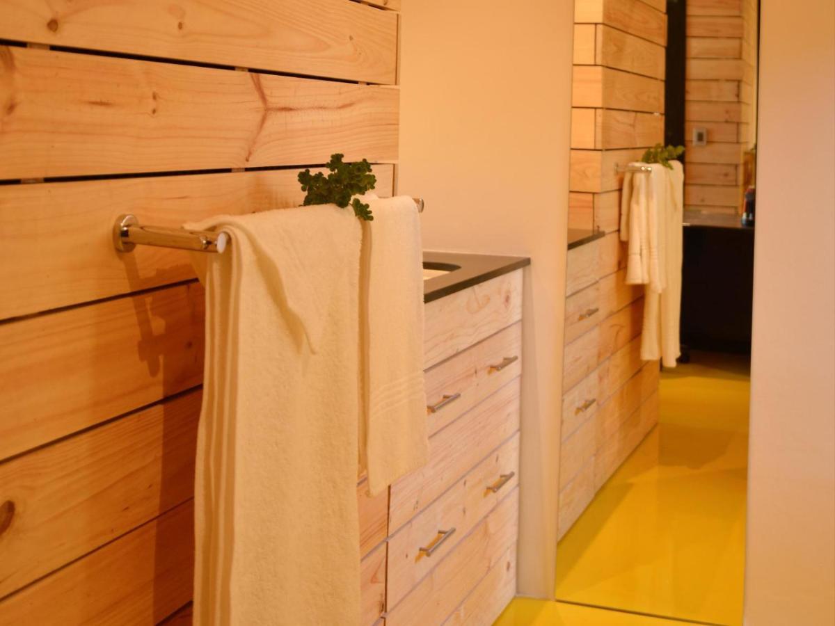 Pitstop Lodge กอร์ดอนส์เบย์ ภายนอก รูปภาพ